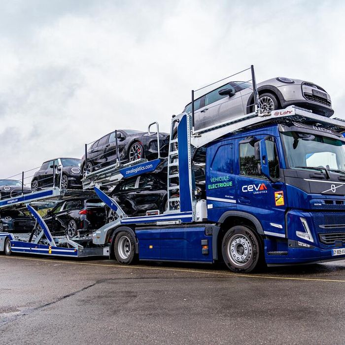 BMW Group France, CEVA Logistics testing vehicle distribution using electric car carrier in Île-de-France
