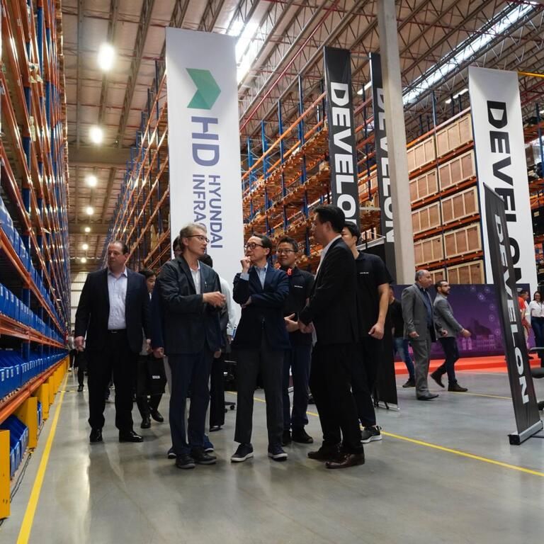 entro de Distribuição de Peças da Hyundai Develon em Jundiaí, Brasil